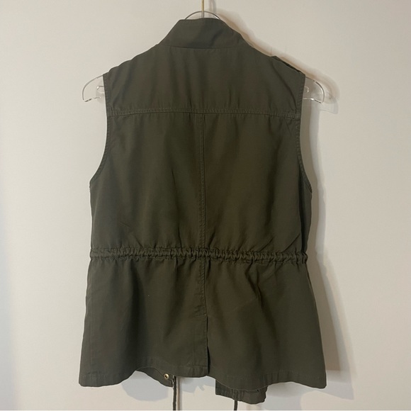 Green Sleeveless Cargo Vest  drawstring waist Zipper and button closure - Picture 5 of 10